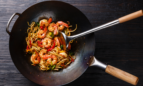 Nouilles sautées aux légumes et crevettes