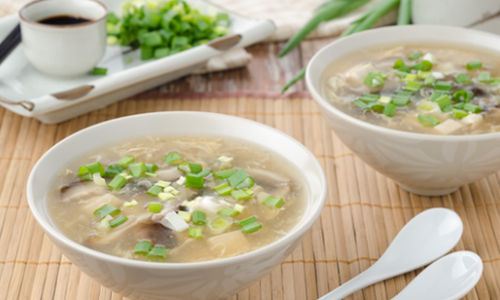 Soupe chinoise au tofu et légumes