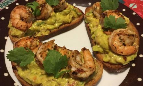 Tartines au Guacamole et Crevettes